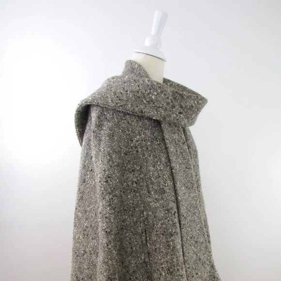 Vintage Women's 100% Wool Cape - Elegant Fall or Winter Poncho / Coat / Jacket - Picture 3 of 6